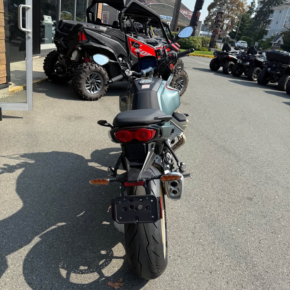 2025 V100 MANDELLO S VERDE GHIACCIO - 0003