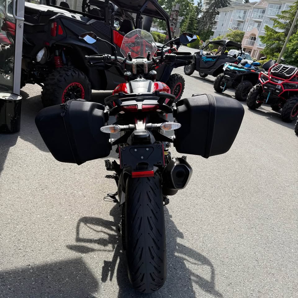 2016 Ducati Hyperstrada 939 - 2654