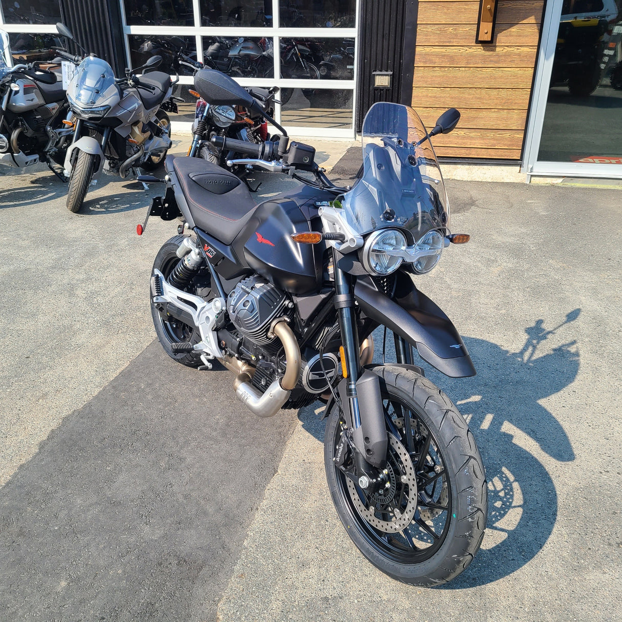 2025 V85 STRADA NERO ISOLA - 0020 DEMO