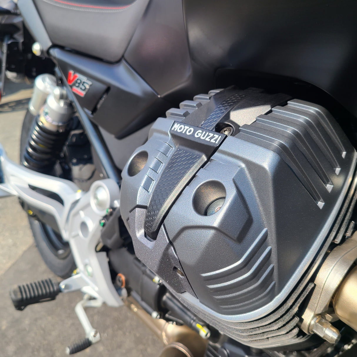 2025 V85 STRADA NERO ISOLA - 0020 DEMO