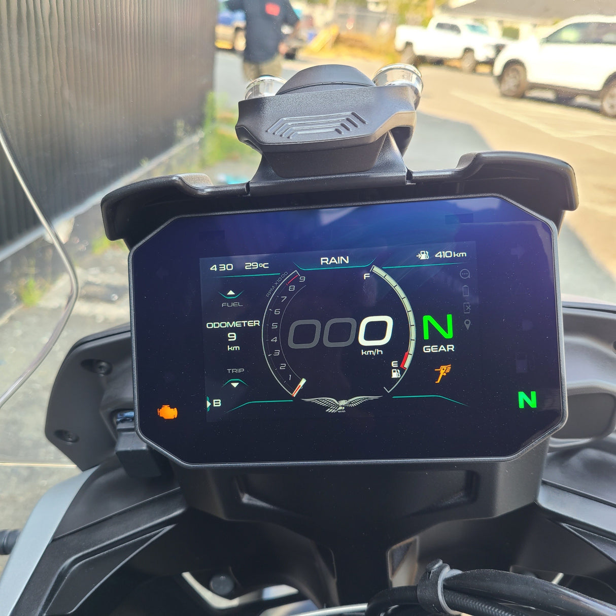 2025 V85 STRADA NERO ISOLA - 0020 DEMO