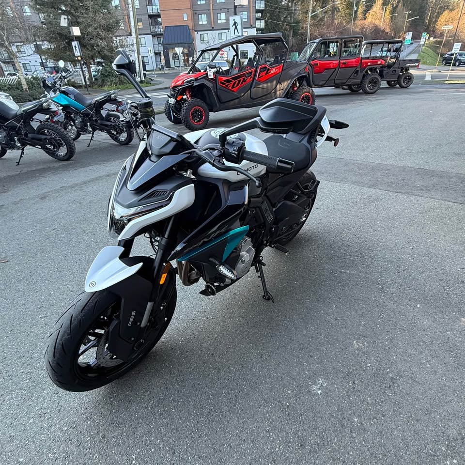 2026 CFMOTO 675 NK - GLACIER WHITE - 3795