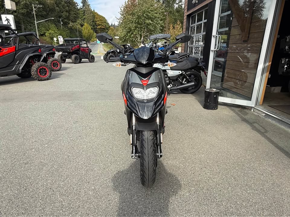 2027 Aprilia SR 50 MT
