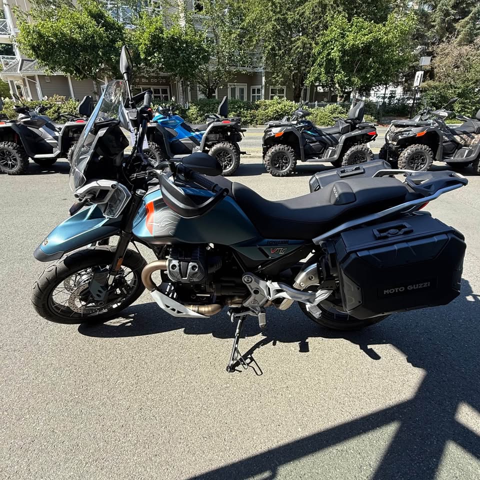 2027 MOTO GUZZI V85 TT TRAVEL ZEPHYR BLUE SKU-01365 - image 3